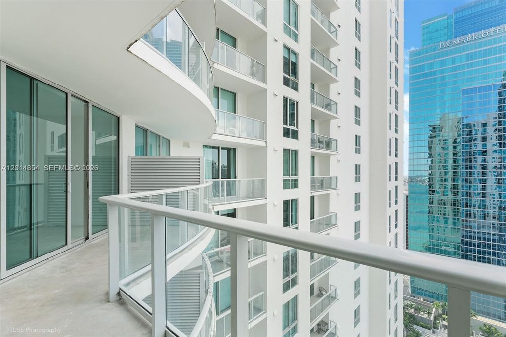 300 S Biscayne Blvd T-2807, Miami, FL 33131