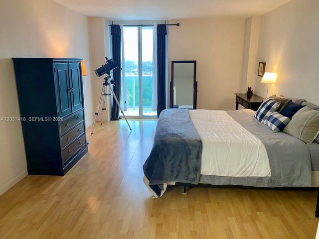 100 Bayview Dr 726, Sunny Isles Beach, FL 33160