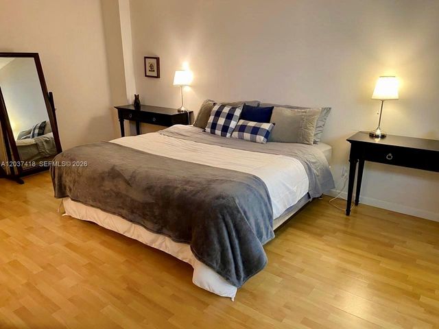 100 Bayview Dr 726, Sunny Isles Beach, FL 33160