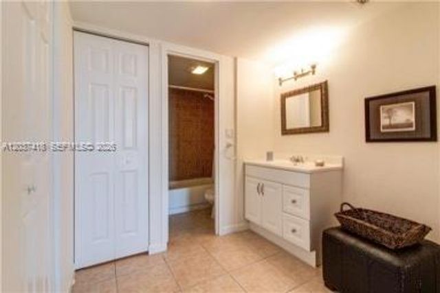 100 Bayview Dr 726, Sunny Isles Beach, FL 33160