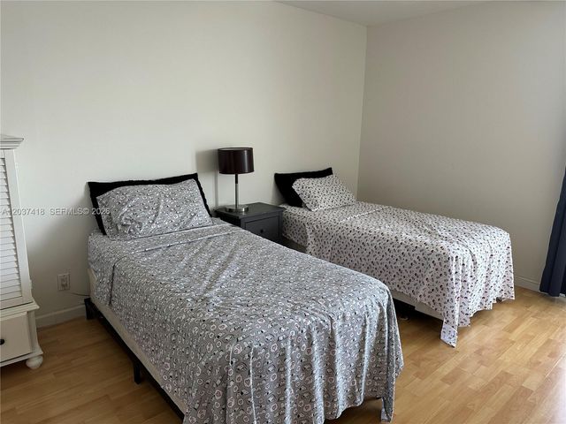 100 Bayview Dr 726, Sunny Isles Beach, FL 33160
