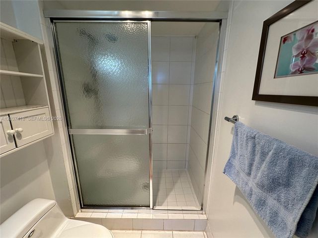 100 Bayview Dr 726, Sunny Isles Beach, FL 33160