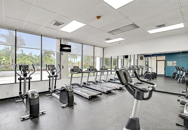 100 Bayview Dr 726, Sunny Isles Beach, FL 33160