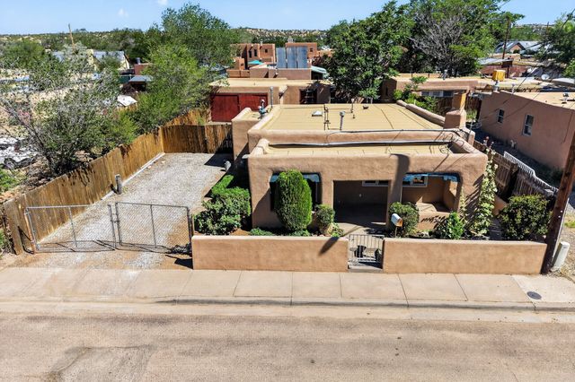 1023 Dunlap Street, Santa Fe, NM 87501