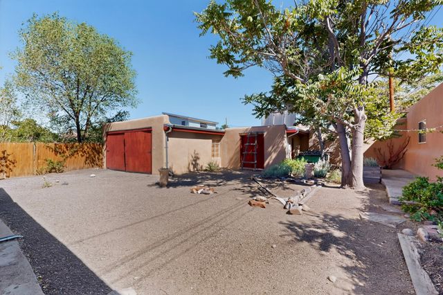 1023 Dunlap Street, Santa Fe, NM 87501