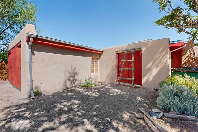 1023 Dunlap Street, Santa Fe, NM 87501