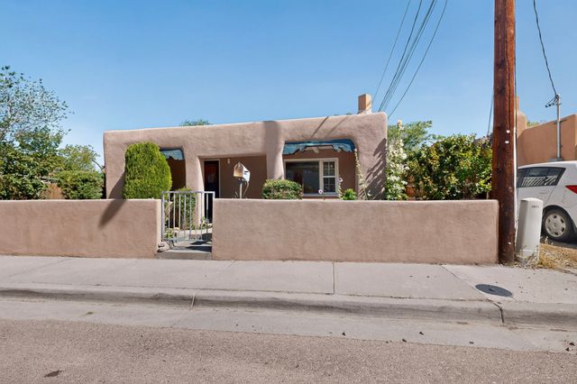 1023 Dunlap Street, Santa Fe, NM 87501