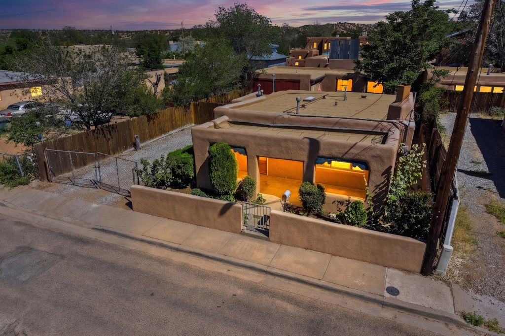1023 Dunlap Street, Santa Fe, NM 87501