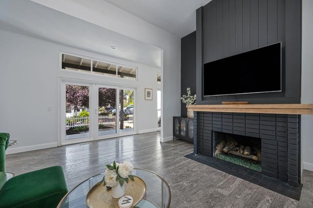 108 Crow Canyon Dr, Folsom, CA 95630