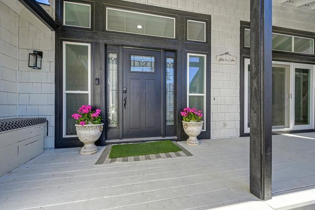 108 Crow Canyon Dr, Folsom, CA 95630