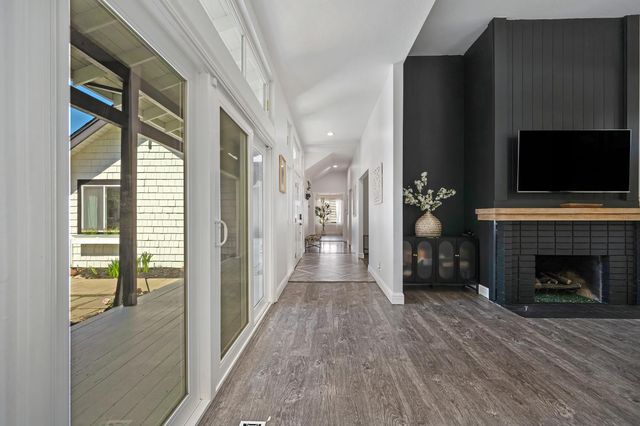 108 Crow Canyon Dr, Folsom, CA 95630