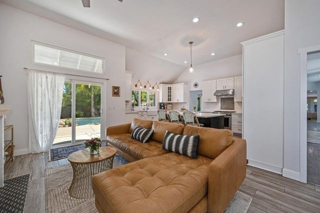 108 Crow Canyon Dr, Folsom, CA 95630