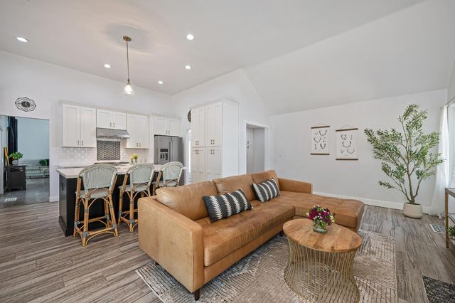 108 Crow Canyon Dr, Folsom, CA 95630