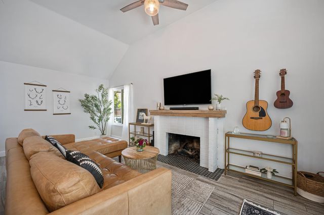 108 Crow Canyon Dr, Folsom, CA 95630