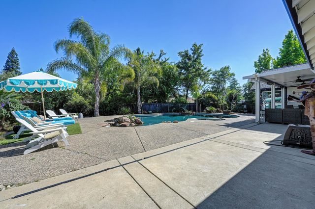 108 Crow Canyon Dr, Folsom, CA 95630
