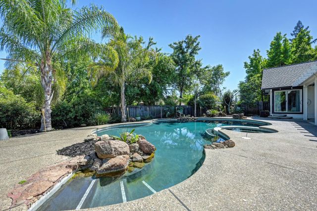 108 Crow Canyon Dr, Folsom, CA 95630