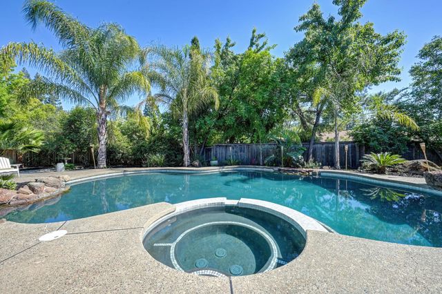 108 Crow Canyon Dr, Folsom, CA 95630