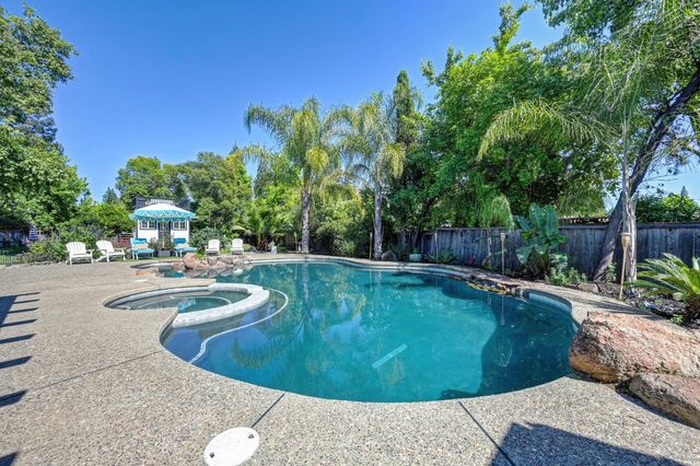 108 Crow Canyon Dr, Folsom, CA 95630