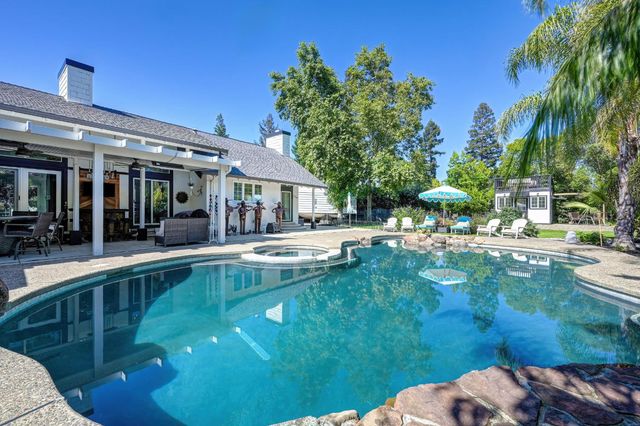 108 Crow Canyon Dr, Folsom, CA 95630