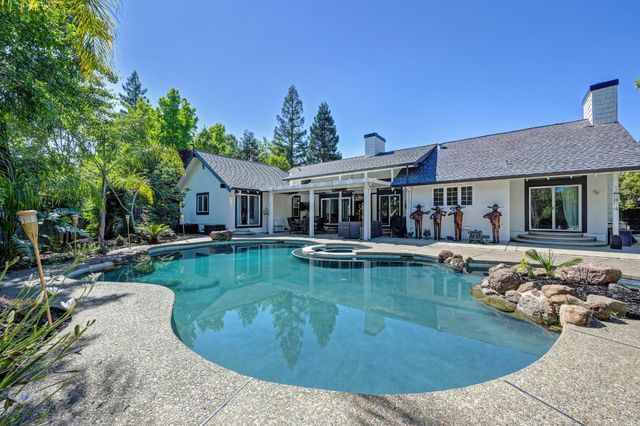 108 Crow Canyon Dr, Folsom, CA 95630