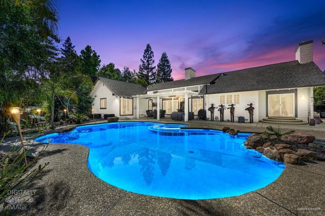 108 Crow Canyon Dr, Folsom, CA 95630