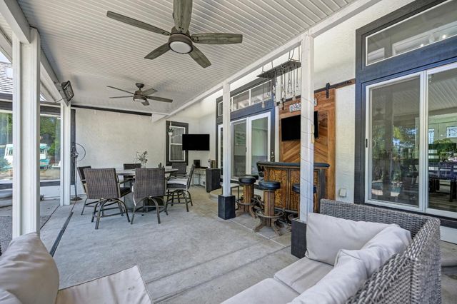 108 Crow Canyon Dr, Folsom, CA 95630