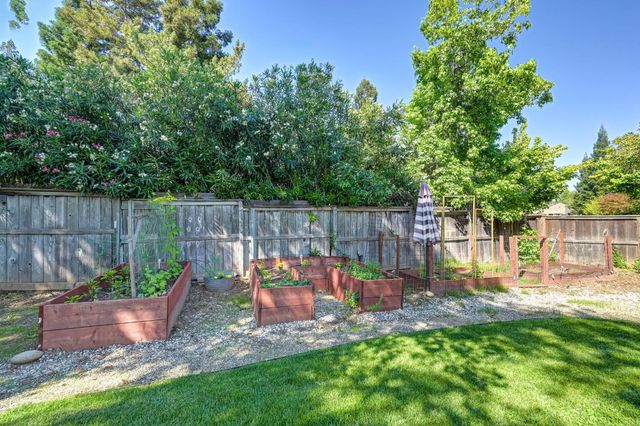 108 Crow Canyon Dr, Folsom, CA 95630