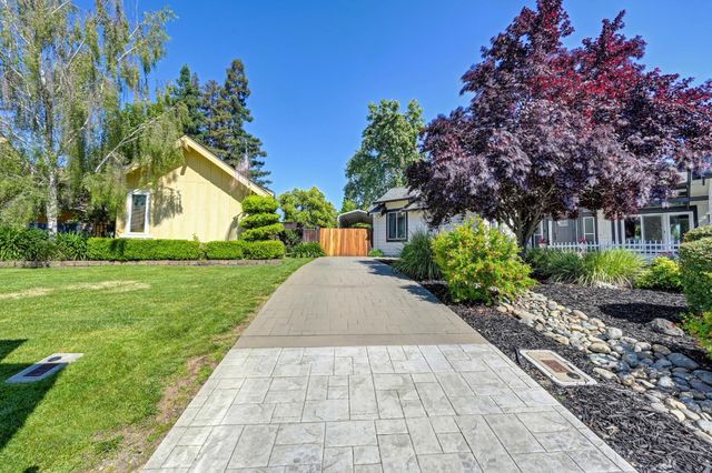 108 Crow Canyon Dr, Folsom, CA 95630