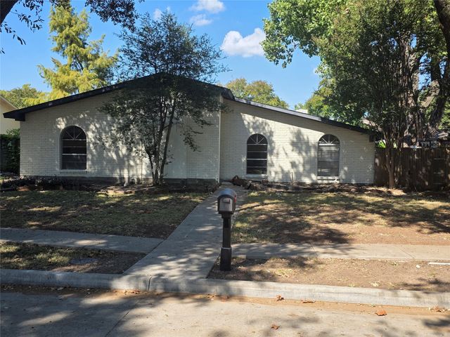 838 Pinehill Lane, Grand Prairie, TX 75052