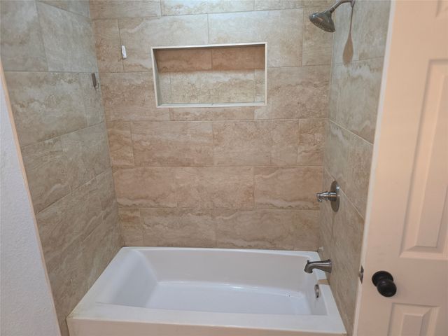 838 Pinehill Lane, Grand Prairie, TX 75052