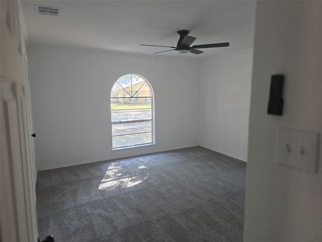 838 Pinehill Lane, Grand Prairie, TX 75052