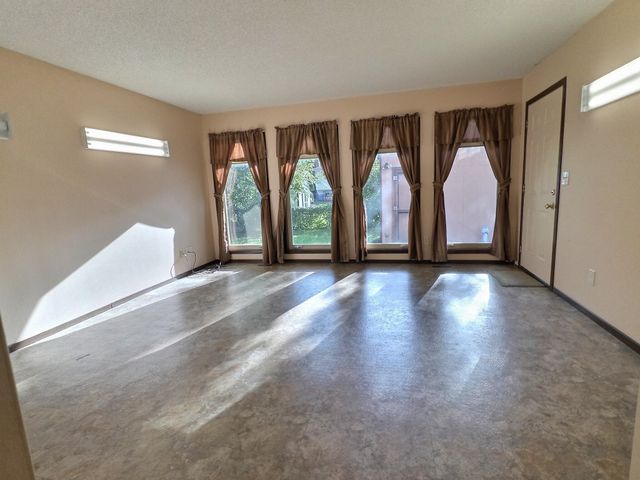 213 S Lauber Ln, Derby, KS 67037