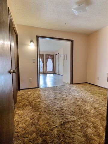 213 S Lauber Ln, Derby, KS 67037