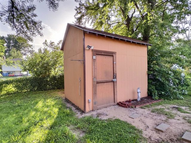 213 S Lauber Ln, Derby, KS 67037