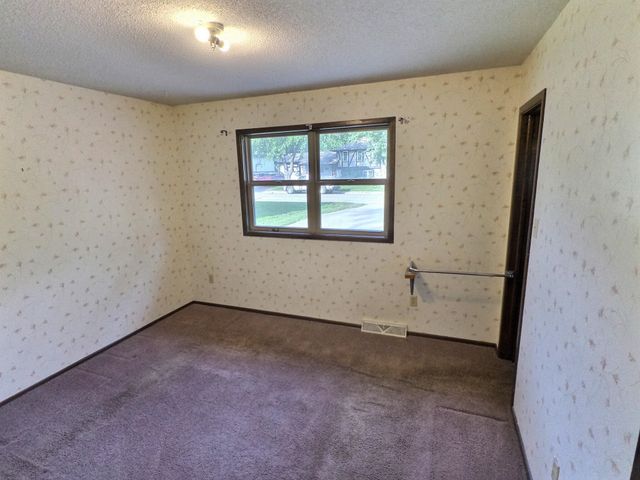 213 S Lauber Ln, Derby, KS 67037