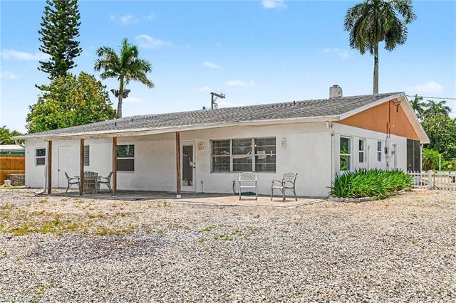 20 Estate DR, North Fort Myers, FL 33917