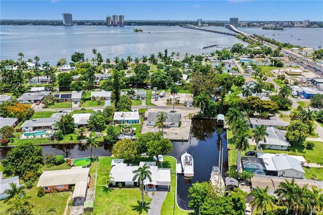 20 Estate DR, North Fort Myers, FL 33917