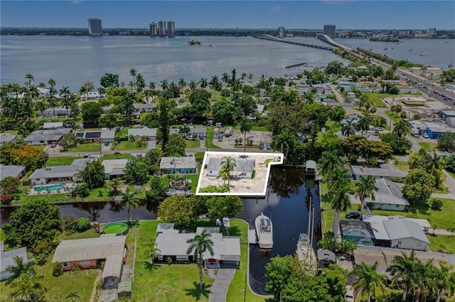 20 Estate DR, North Fort Myers, FL 33917