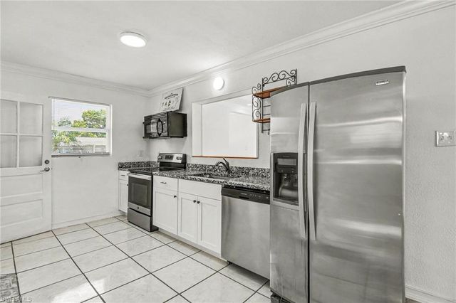 20 Estate DR, North Fort Myers, FL 33917