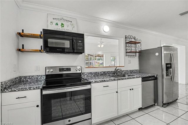 20 Estate DR, North Fort Myers, FL 33917