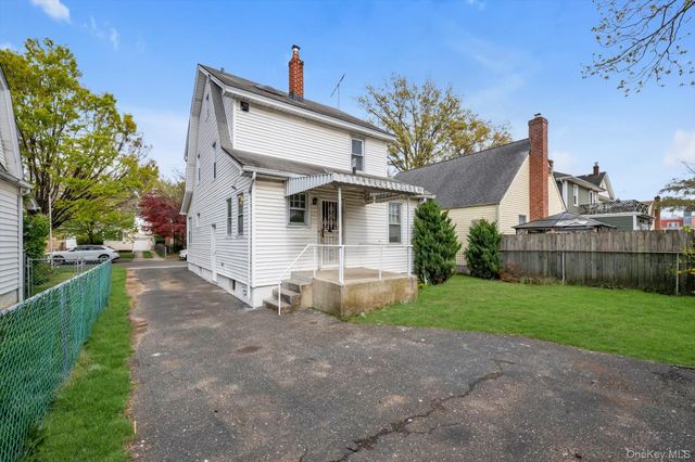 25 N 12th Street, New Hyde Park, NY 11040
