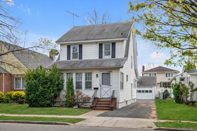 25 N 12th Street, New Hyde Park, NY 11040
