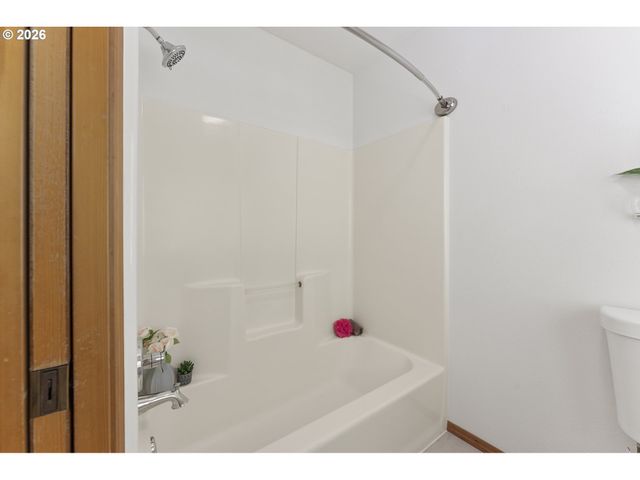 8453 Sw 181ST Ave, Beaverton, OR 97007