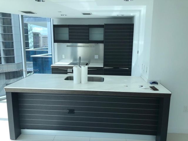 200 Biscayne Boulevard Way 902, Miami, FL 33131