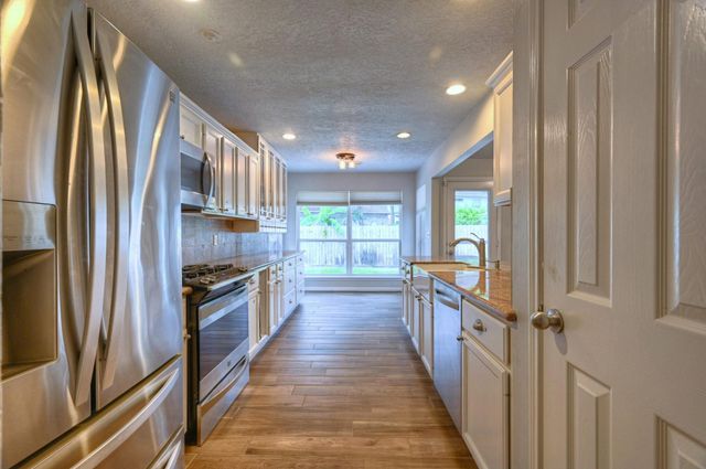 15 White Bark, The Woodlands, TX 77381