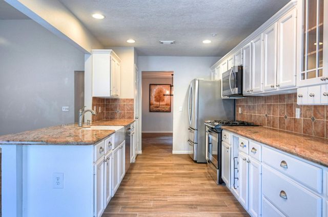 15 White Bark, The Woodlands, TX 77381