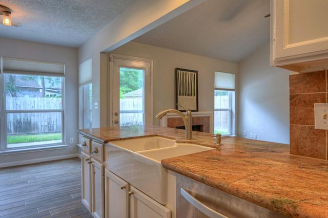 15 White Bark, The Woodlands, TX 77381