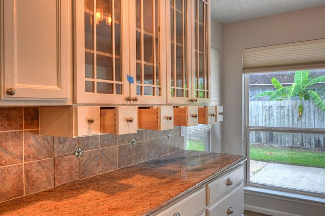 15 White Bark, The Woodlands, TX 77381