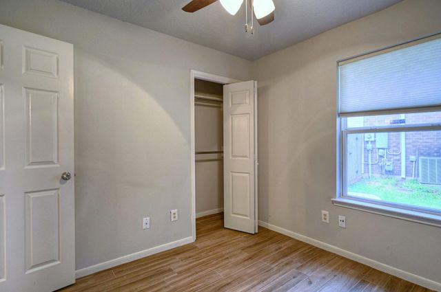 15 White Bark, The Woodlands, TX 77381