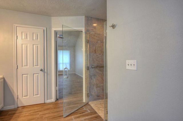 15 White Bark, The Woodlands, TX 77381